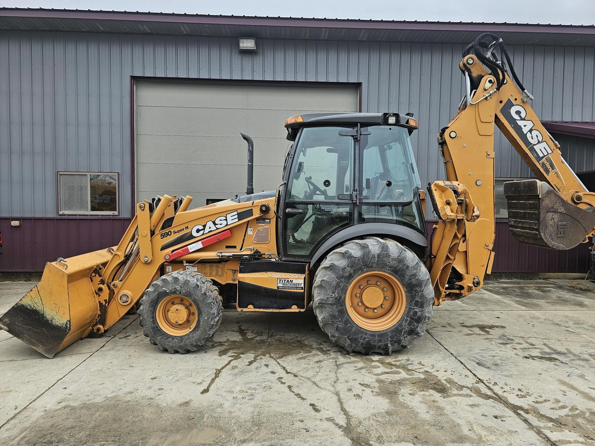 2011 Case 590 Super N Equipment Image0
