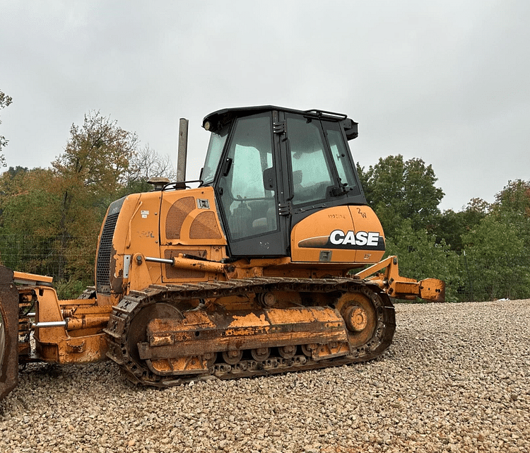 2011 Case 750L Equipment Image0