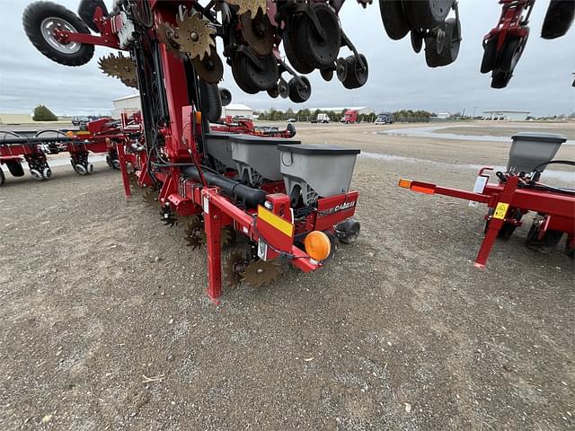 Image of Case IH 1230 equipment image 1