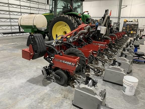 Image of Case IH 1230 equipment image 1