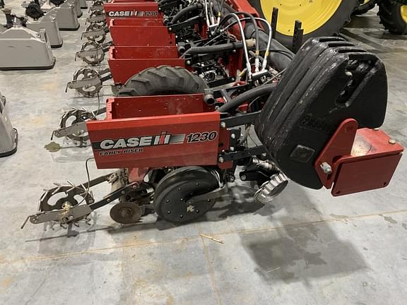 Image of Case IH 1230 equipment image 3