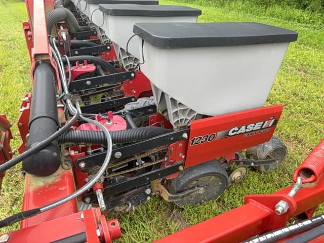 Image of Case IH 1230 equipment image 3