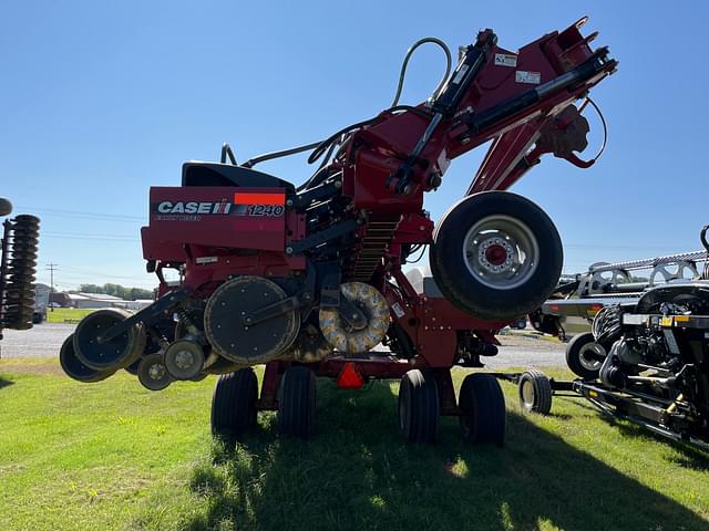 Image of Case IH 1240 equipment image 2