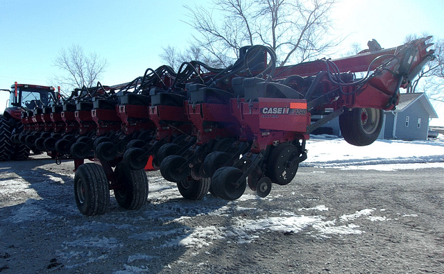 Image of Case IH 1240 equipment image 3