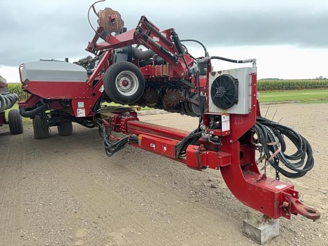 Image of Case IH 1240 equipment image 2