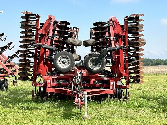 Image of Case IH 330 equipment image 2