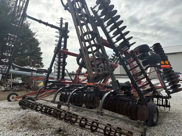 Image of Case IH 330 Turbo Till equipment image 2