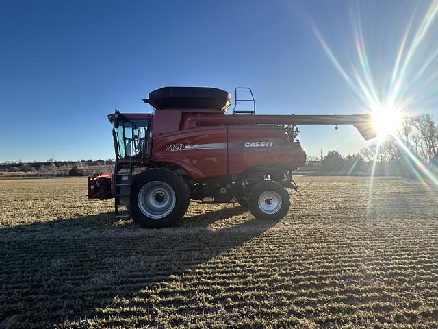 Image of Case IH 7120 equipment image 2