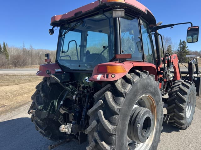 Image of Case IH Farmall 105U equipment image 3