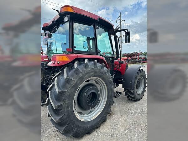 Image of Case IH Farmall 105U equipment image 3