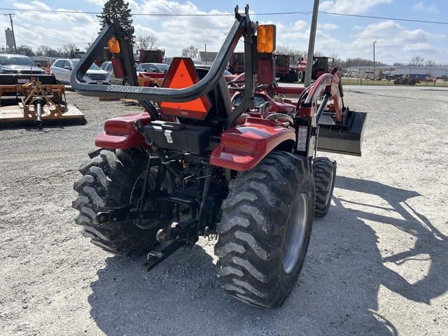 Image of Case IH Farmall 35 equipment image 2