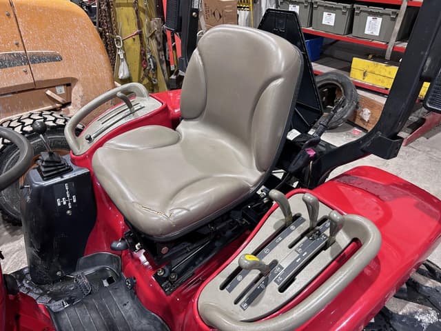 Image of Case IH Farmall 35 equipment image 2