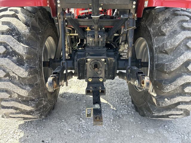 Image of Case IH Farmall 35 equipment image 4