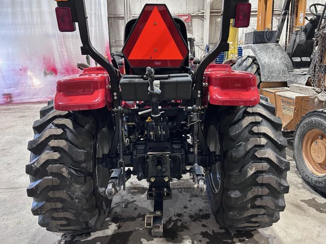 Image of Case IH Farmall 35 equipment image 4