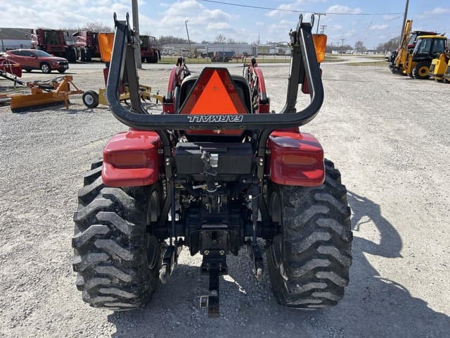 Image of Case IH Farmall 35 equipment image 3