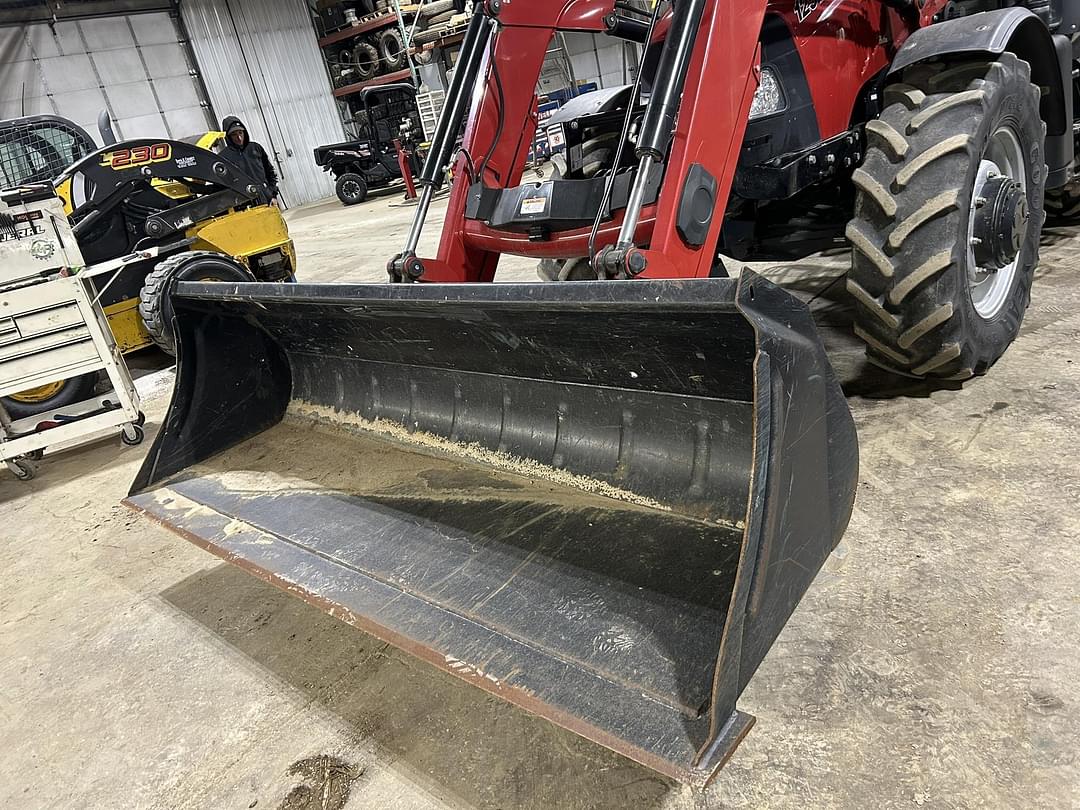 Image of Case IH L750 Primary image