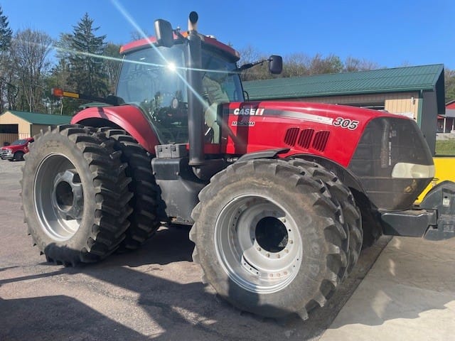 2011 Case IH Magnum 305 Equipment Image0