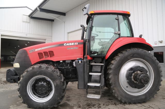 Image of Case IH Magnum 190 equipment image 4