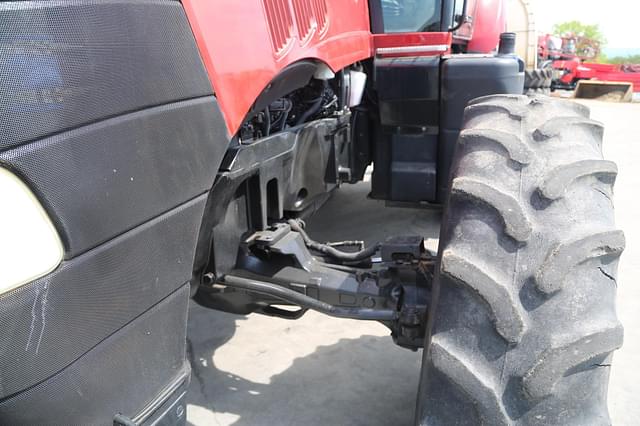 Image of Case IH Magnum 190 equipment image 4
