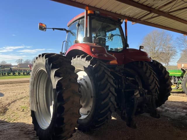 Image of Case IH Magnum 215 equipment image 2
