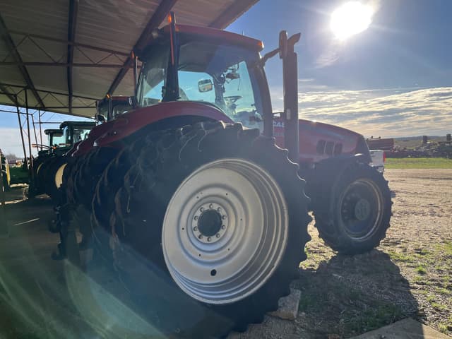 Image of Case IH Magnum 215 equipment image 3