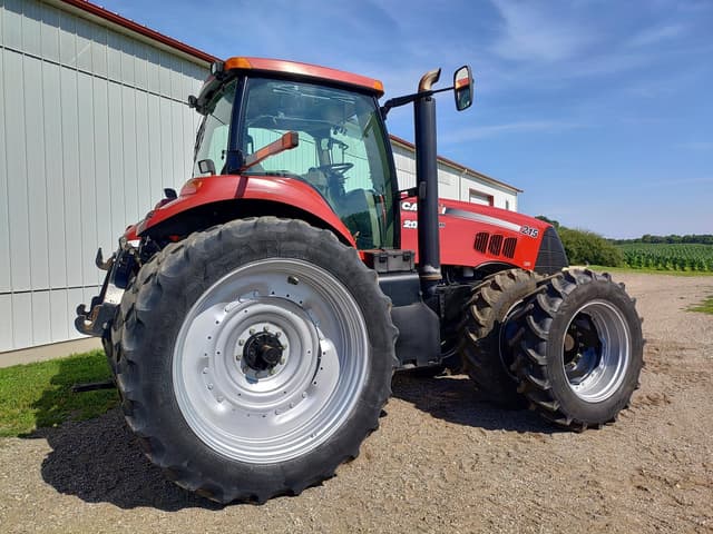 Image of Case IH Magnum 215 equipment image 3