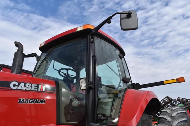 Image of Case IH Magnum 225 equipment image 4