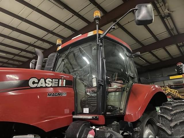 Image of Case IH Magnum 235 equipment image 4