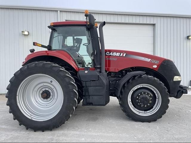 Image of Case IH Magnum 235 equipment image 4