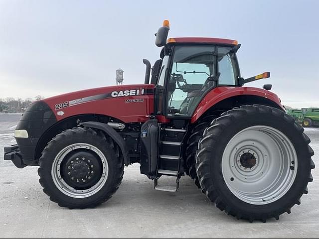 Image of Case IH Magnum 235 equipment image 2