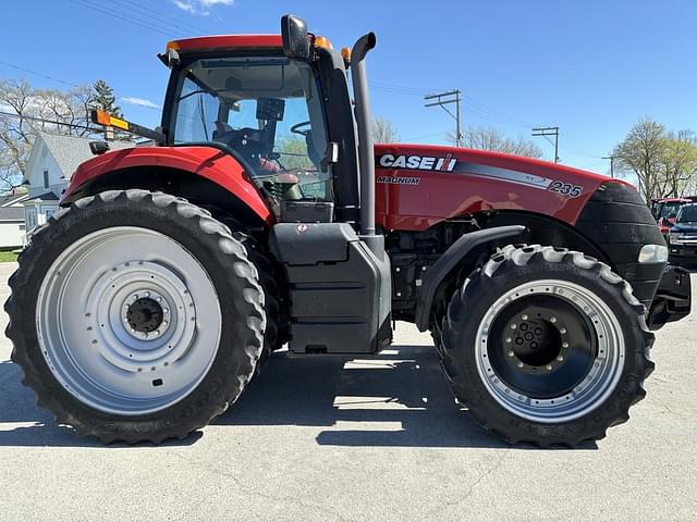 Image of Case IH Magnum 235 equipment image 1