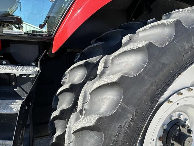 Image of Case IH Magnum 235 equipment image 4