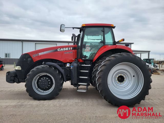 Image of Case IH Magnum 235 equipment image 4