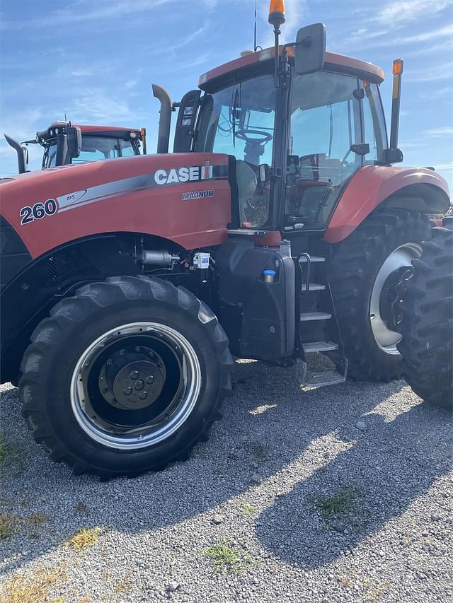 Image of Case IH Magnum 260 equipment image 4