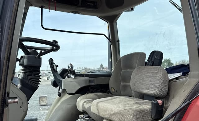 Image of Case IH Magnum 260 equipment image 4