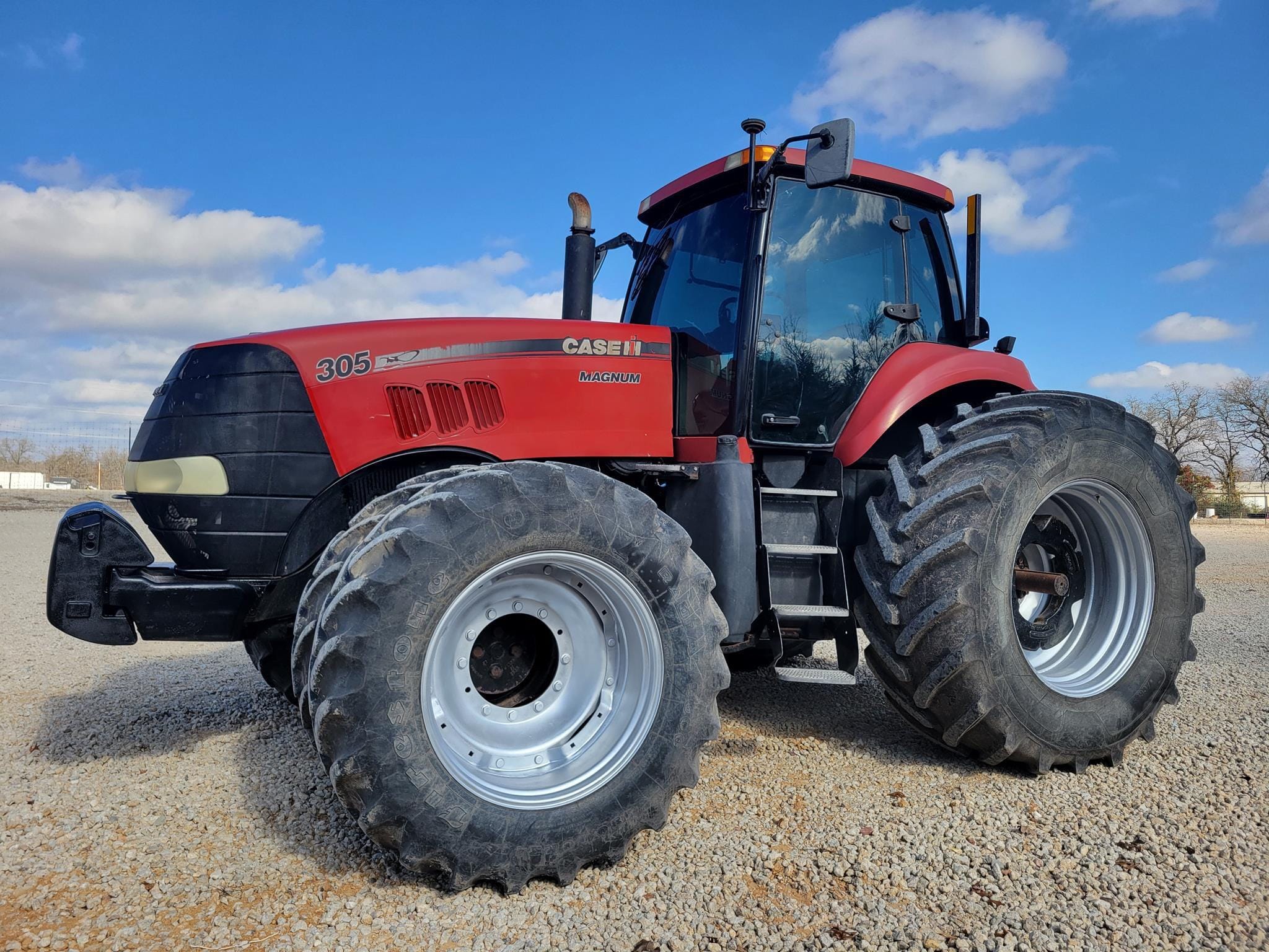 2011 Case IH Magnum 305 Equipment Image0