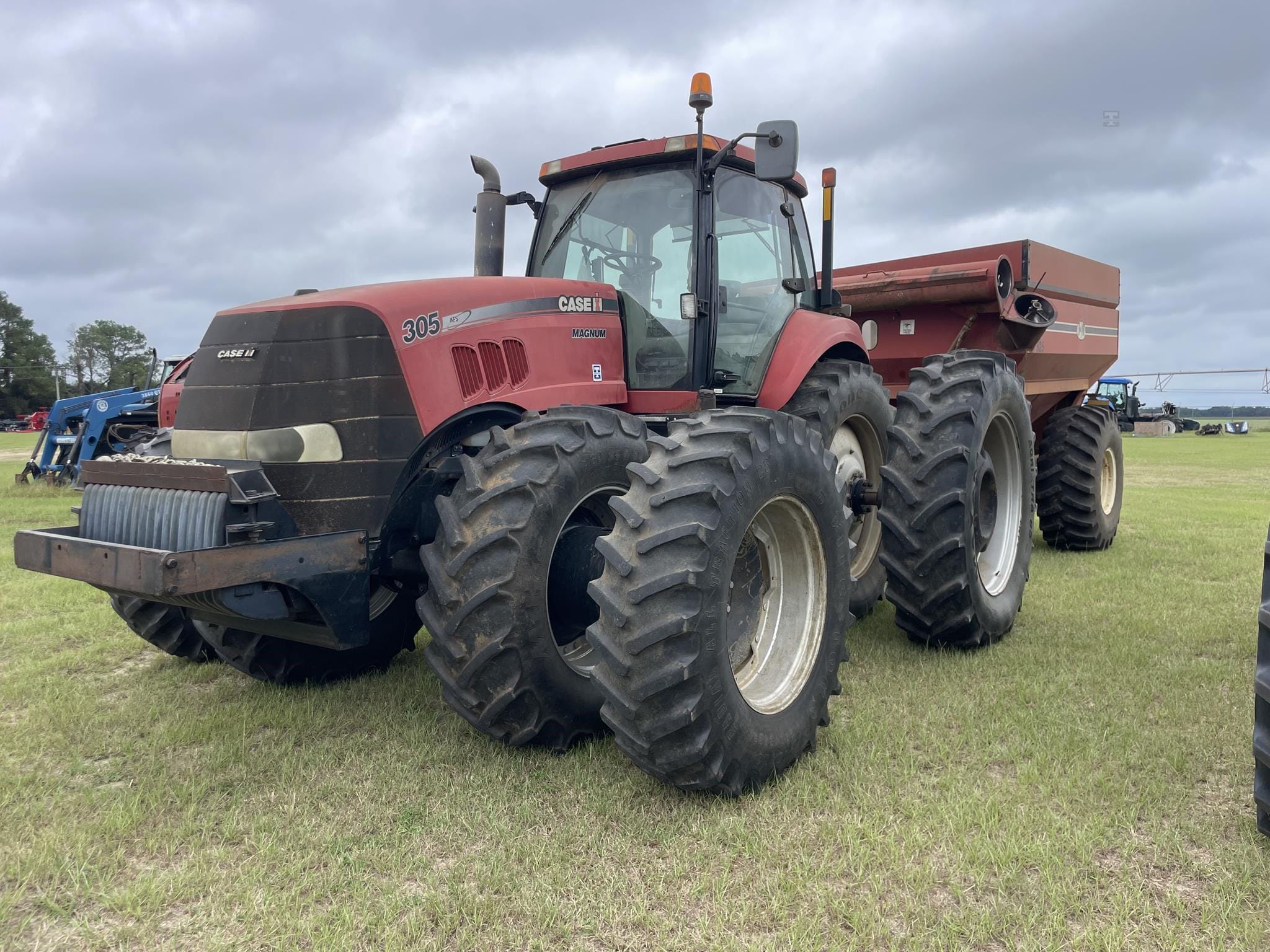 2011 Case IH Magnum 305 Equipment Image0