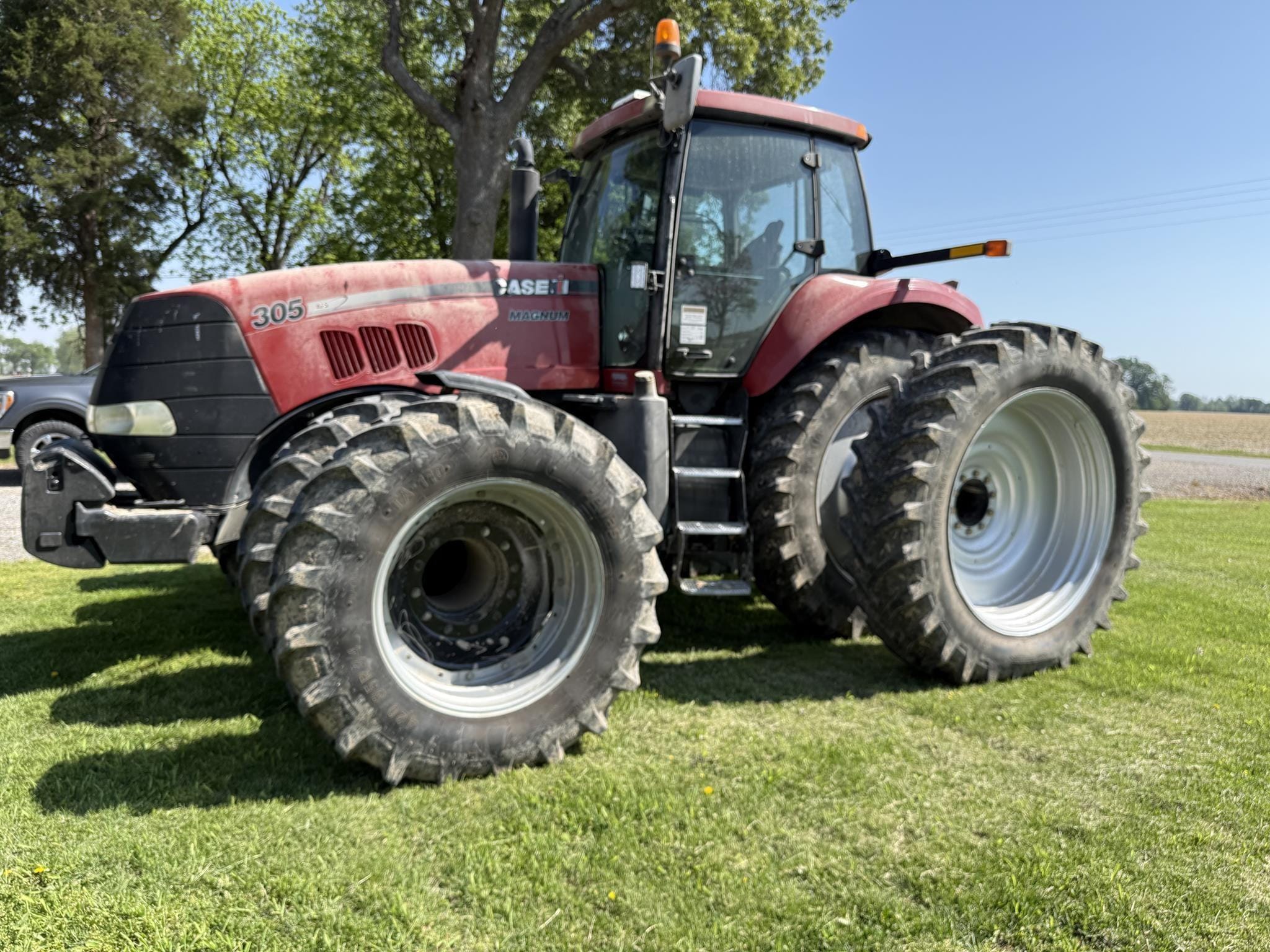 2011 Case IH Magnum 305 Equipment Image0