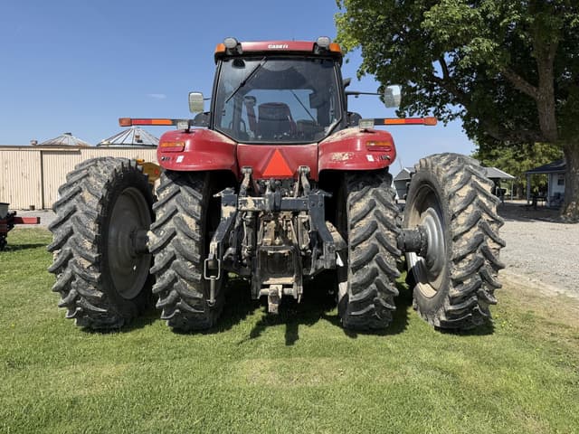 Image of Case IH Magnum 305 equipment image 4