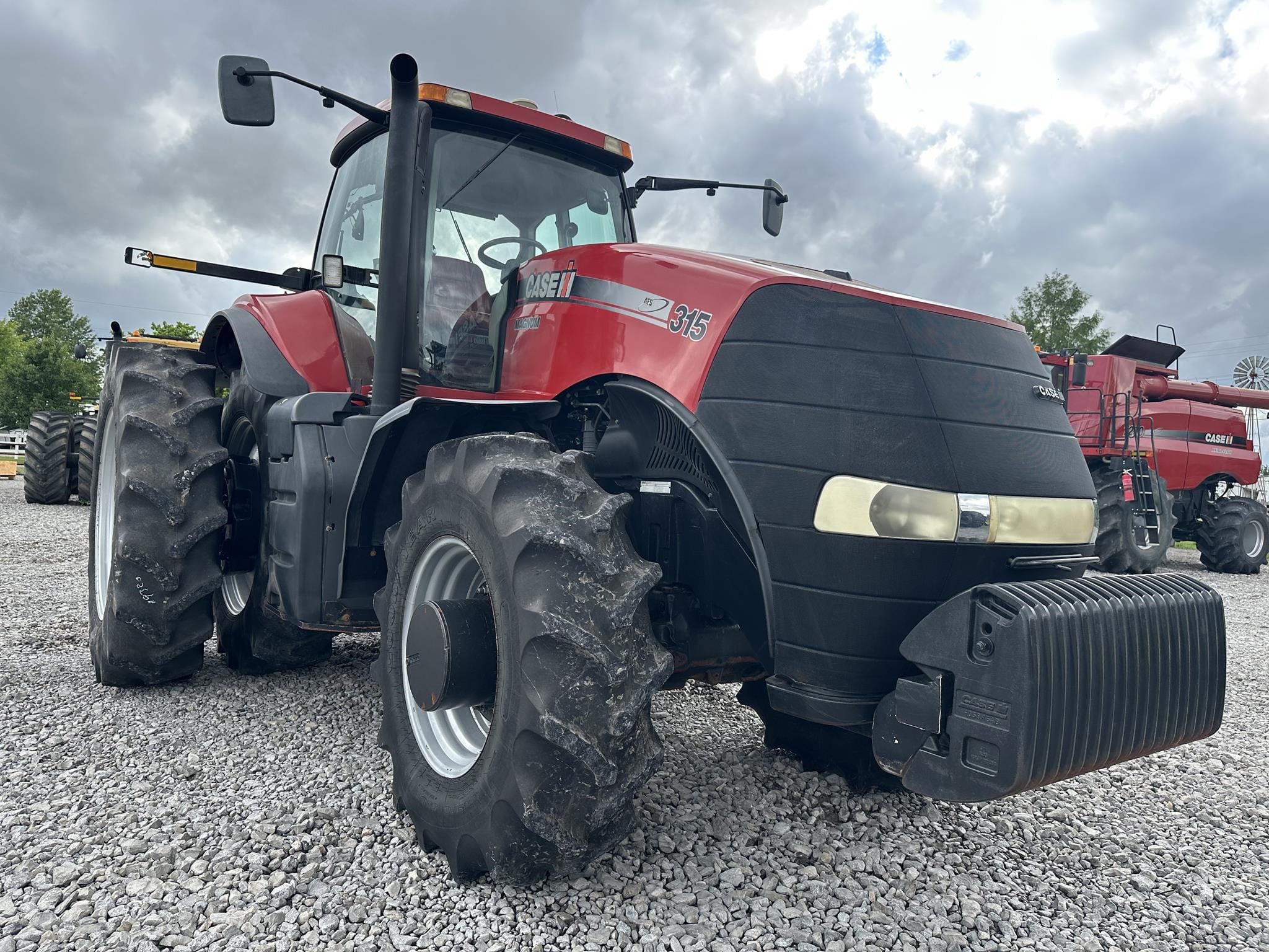 2011 Case IH Magnum 315 Equipment Image0