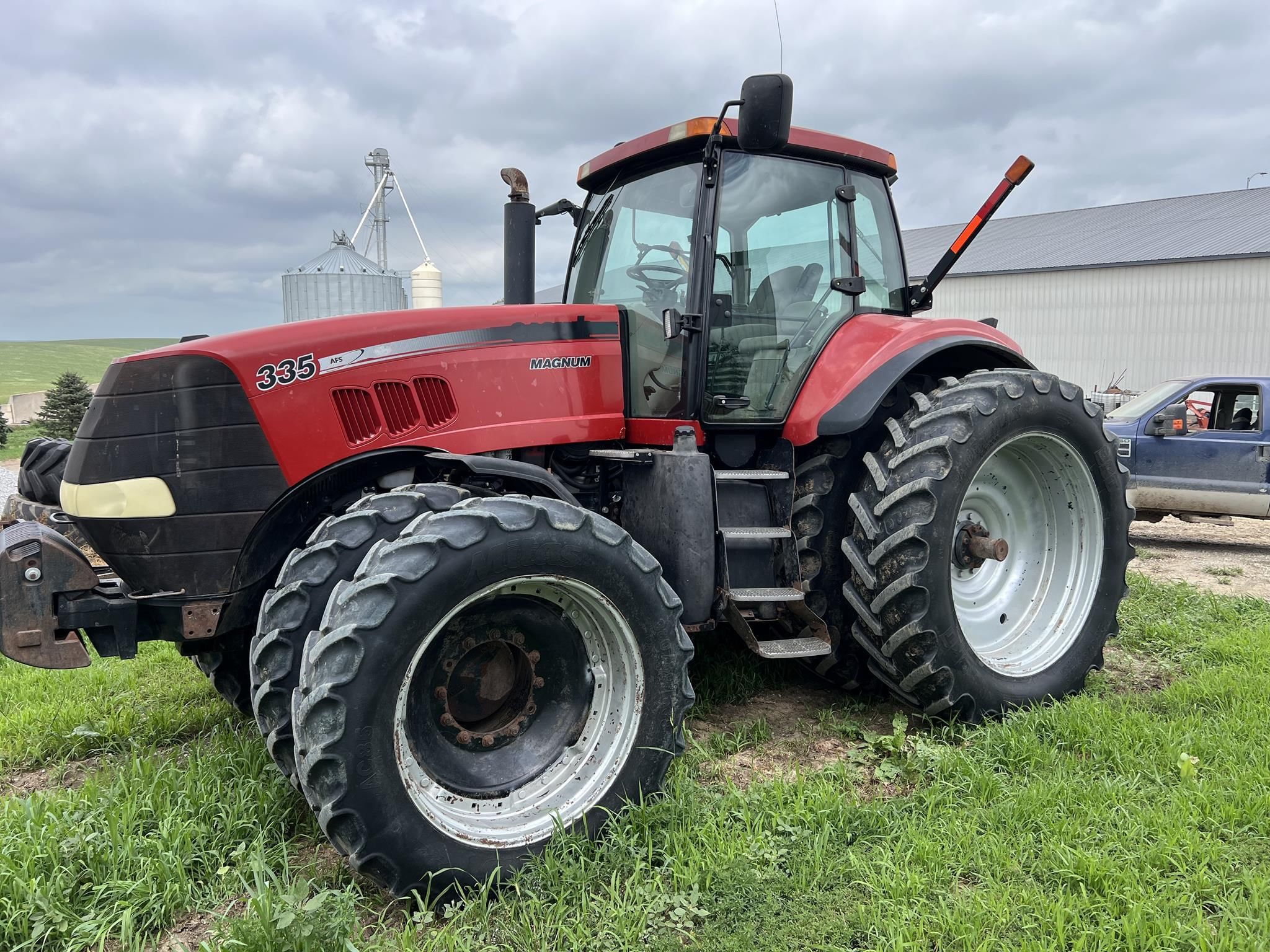 2011 Case IH Magnum 335 Equipment Image0