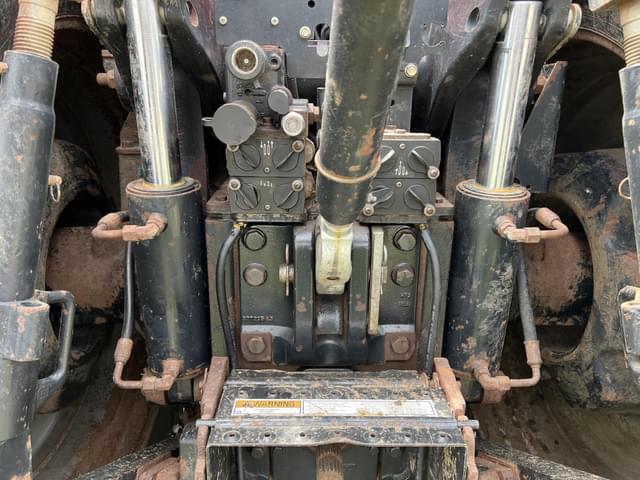 Image of Case IH Magnum 335 equipment image 4