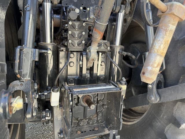 Image of Case IH Magnum 340 equipment image 4