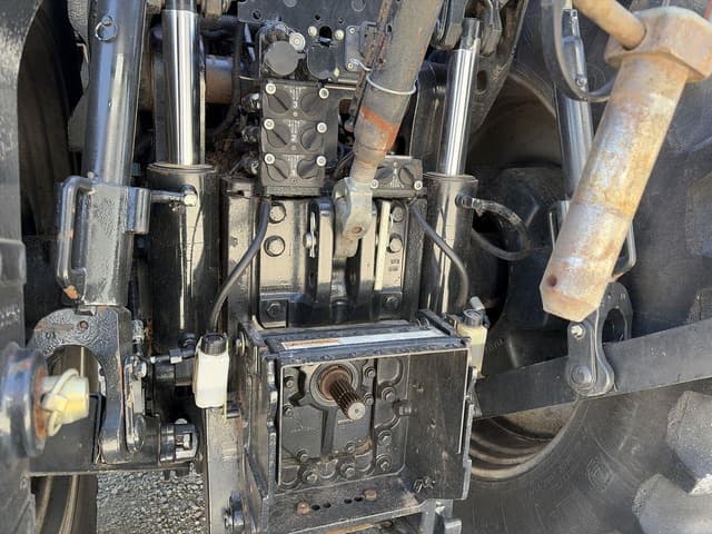 Image of Case IH Magnum 340 equipment image 4