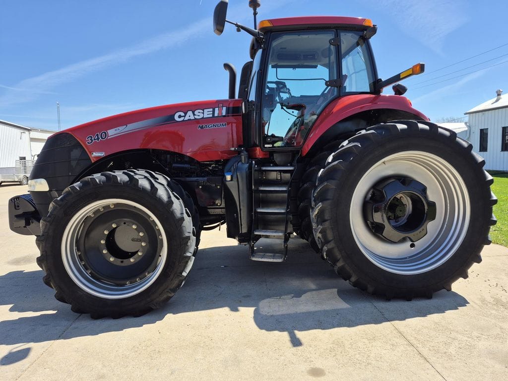 2011 Case IH Magnum 340 Equipment Image0