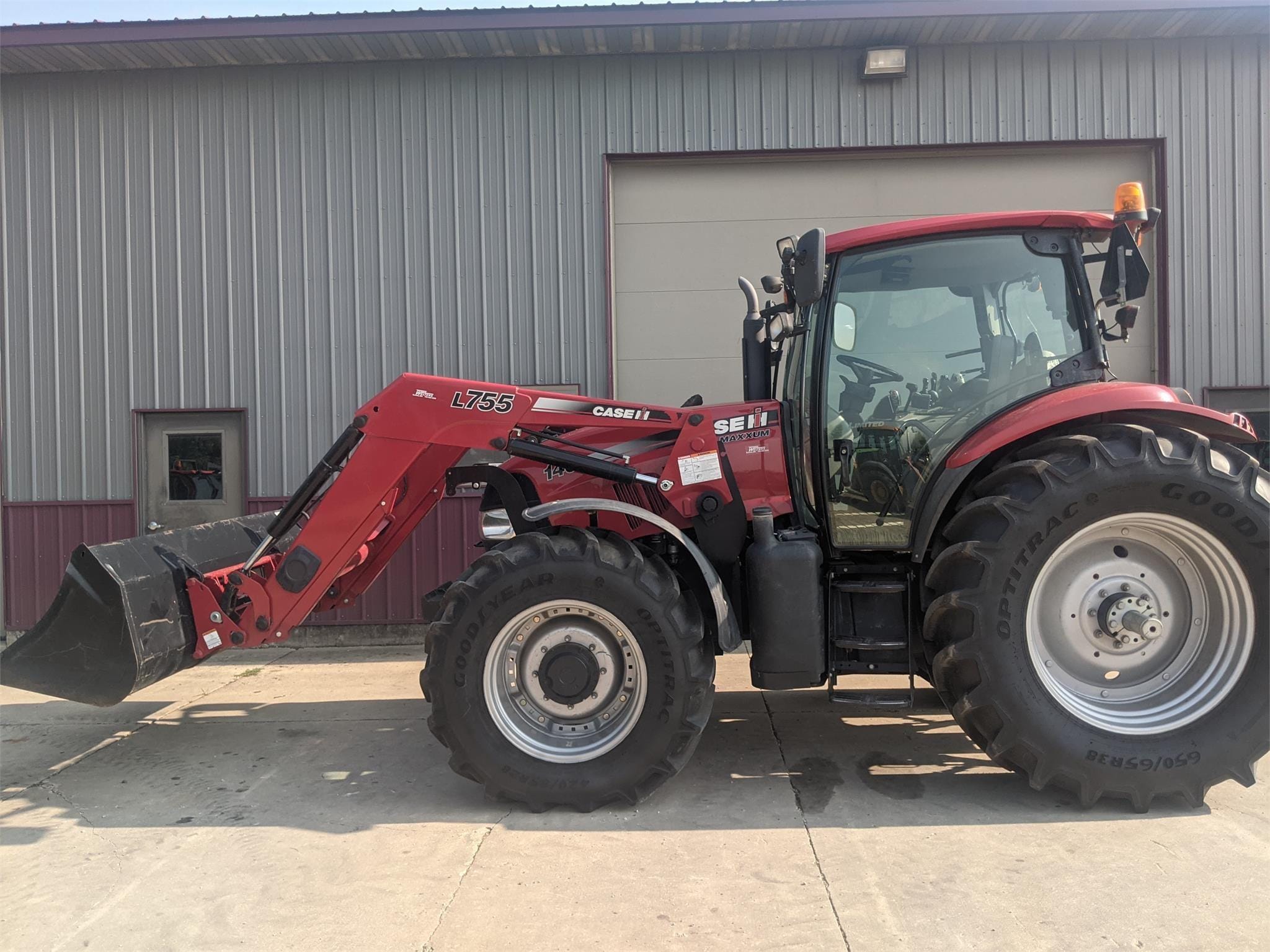 2011 Case IH Maxxum 140 Equipment Image0