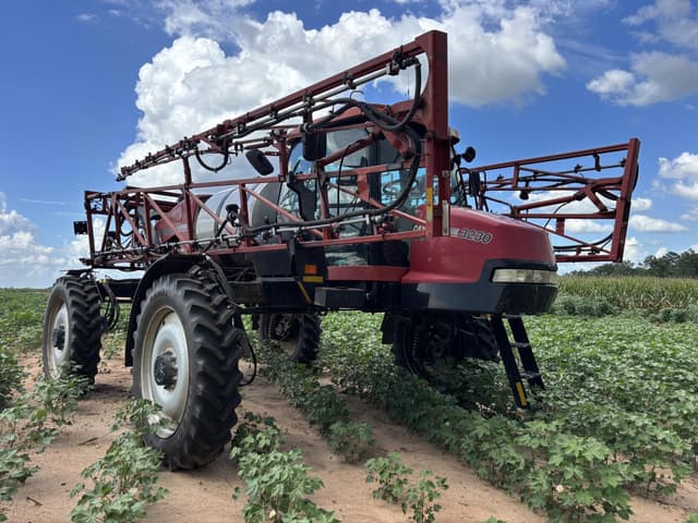 Image of Case IH 3230 Patriot equipment image 3