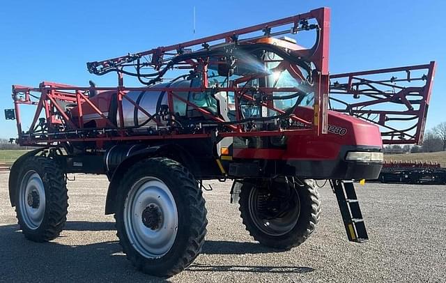 Image of Case IH 3230 Patriot equipment image 2