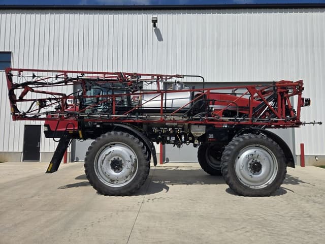 Image of Case IH 3330 Patriot equipment image 2