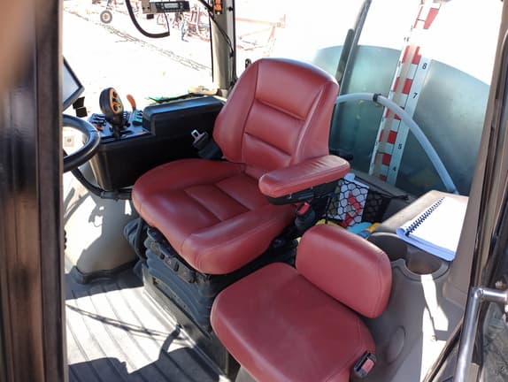 Image of Case IH 3330 Patriot equipment image 4